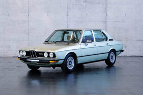 BMW 525 (1977) - als Lot 090 an der Humer und Granner Classic Expo Salzburg Versteigerung 2024