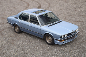 BMW 528 E12 (1977) - als Lot 04 an der Versteigerung der Oldtimer Galerie Toffen am 14. Oktober 2017 BMW 528 E12 (1977) - als Lot 04 an der Versteigerung der Oldtimer Galerie Toffen am 14. Oktober 2017