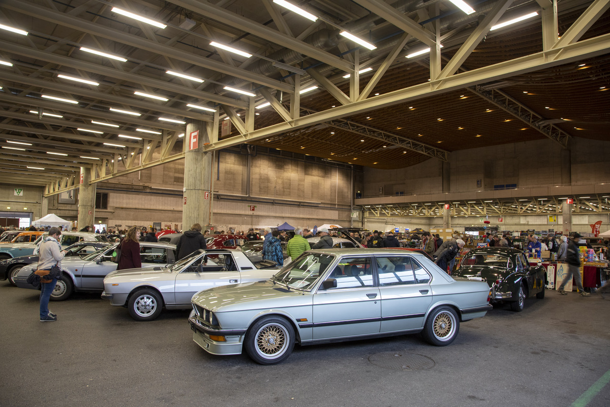 BMW 528i (1982) – Sechszylindersound und sportliche Optik inklusive – Swiss RetroMecanika 2023