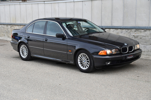 Bild: BMW 528i E39 (1998) - als Lot 138 an der Versteigerung der Oldtimer Galerie Toffen am 15. Oktober 2022