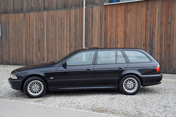 BMW 540i Touring (2000) - als Lot 02 an der Versteigerung der Oldtimer Galerie in Toffen am 28. März 2020