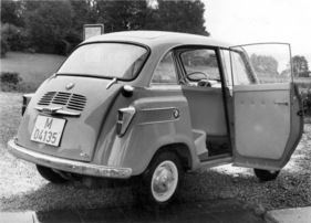 BMW 600 (1957) - hinten gibt es nur eine Türe, aber die verschafft einen guten Zugang zur Rückbank