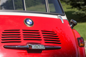 BMW 600 (1958) – Altes BMW-Logo mit wärmerem Blau und Serifenschrift