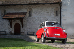 BMW 600 (1958) – Export-Modelle hatten eine Bügelstossstange ohne Blinker statt des anliegenden Stossfängers und grössere Scheinwerfer