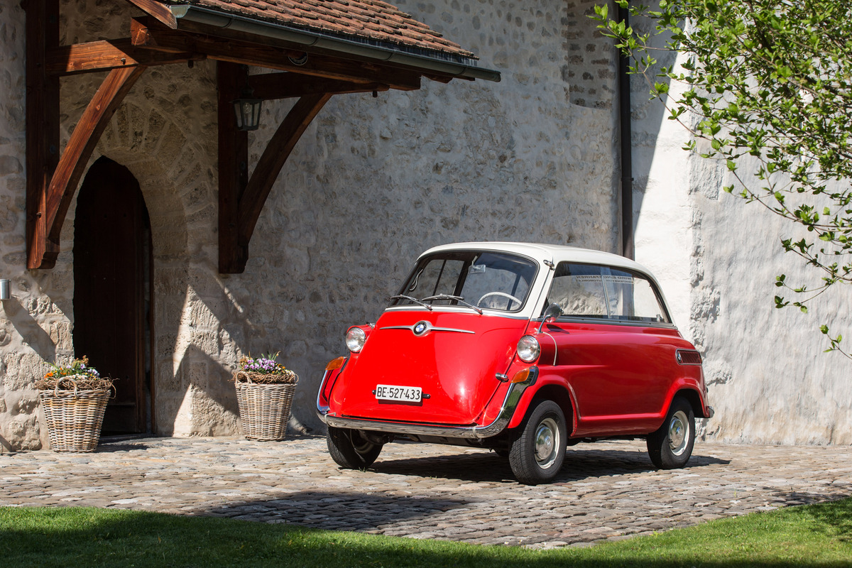 BMW 600 (1958) – In "Japanrot" und "Federweiss"
