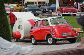 BMW 600 (1960) - die "grosse Isetta" hatte einen Zweizylinder und 22 PS, das reichte sogar zum Ziehen eines Wohnwagens - Classic-Gala Schwetzingen 2020