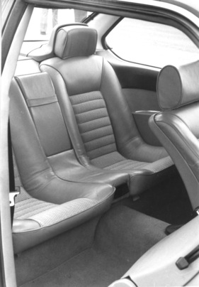 BMW 630 CS (1976) - Einzelsitze mit Stoffmittelbahnen hinten