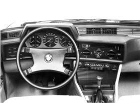 BMW 630 CS (1976) - Tacho im Zentrum, Drehzahlmesser rechts