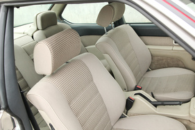 BMW 635 CSi (1986) - bequeme Sitze von Recaro vorne