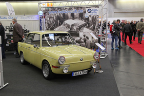 BMW 700 (1960) - als Limousine auf dem Clubstand, der Fahrzeugtyp feiert 2019 den 60. Geburtstag - Retro Classics Bavaria 2019