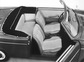 BMW 700 Cabrio (1961) - reichhaltig ausgestatteter Wagen mit grosser Fahrkultur, die auch die Dame am Steuer begeistert - Pressetext BMW