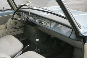 BMW 700 LS (1962) - der Zündschlüssel wird bei den späteren Versionen vor dem Schalthebel gedreht