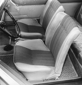 BMW 700 Sport (1961) - Fahrer und Beifahrersitz im Testwagen