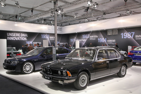 BMW 733i (1977) - 40 Jahre hat die zweite Siebner-Baureihe bereits auf dem Buckel (Techno Classica 2017)