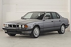 Bild: BMW 750i (1990) - angeboten als Lot 09 an der Dorotheum "Klassische Fahrzeuge" Versteigerung am 3. Juli 2021