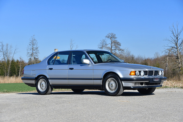 BMW 750i E32 (1990) - als Lot 67 angeboten an der Versteigerung der Oldtimer Galerie Toffen am 22. März 2025