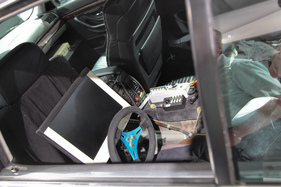 Bild BMW 750iL (1997) - der "ferngesteuerte" Wagen wurde von einem Stuntman, der tief im Wagen-Font sass, gelenkt (Techno Classica 2017)