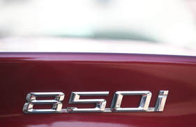 BMW 850i (1990) - Acht für die Baureihe (E31) und 50 für den Hubraum von fünf Litern