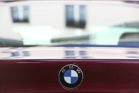 BMW 850i (1990) - BMW-Zeichen auf dem Heck