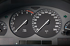 BMW 850i (1990) - Tacho bis 300 km/h, allerdings wurde bei 250 km/h sanft abgeregelt
