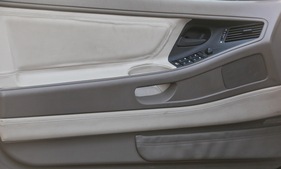 BMW 850i (1990) - Türinnenfutter