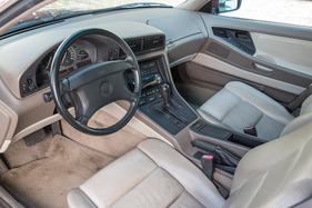 BMW 850i (1990) - mit Fahrer-Airbag und doppeltem Handschuhfach für den Beifahrer