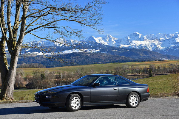 Bild: BMW 850i (1991) - als Lot 142 angeboten an der Versteigerung der Oldtimer Galerie in Toffen am 26. März 2022