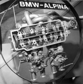 BMW-Alpina 2002 am Genfer Automobilsalon 1972 - optimimierter Zylinderkopf für den Einsatz bei Tourenwagenrennen