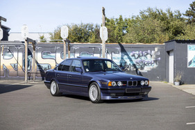 BMW Alpina B10 3,5 L (1989) - Lot 043 an der Artcurial „Automobiles sur les Champs" Versteigerung 2024