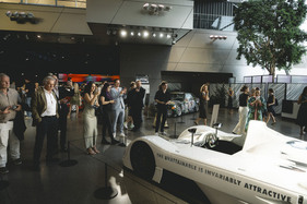 BMW Art Cars #15 von Jenny Holzer