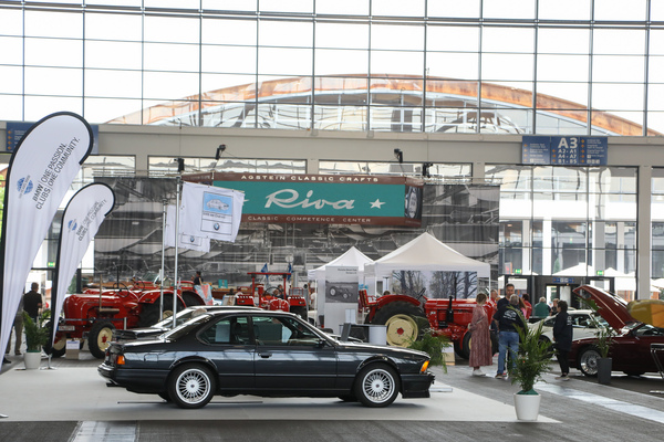 BMW-Coupé der 6-er-Baureihe auf dem Clubstand - Klassikwelt Bodensee 2023
