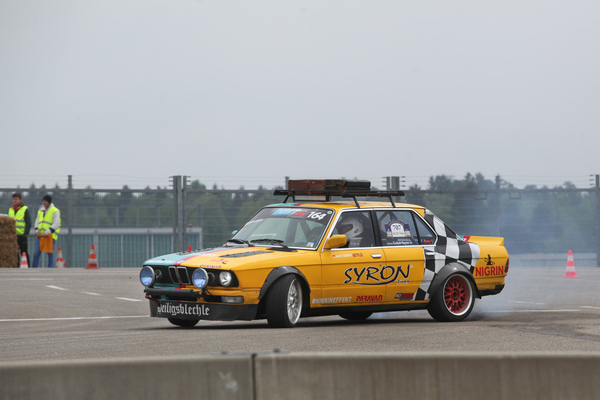 BMW E28 als Driftcar in Aktion - Motorworld Classics Bodensee 2022