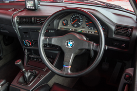 BMW E30 333i (1985) - am zweiten Tag der Creme21 2015 auf dem Hockenheimring