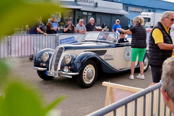 Bild: BMW/EMW 327/2 von 1950 - ADAC Heidelberg Historic 2023