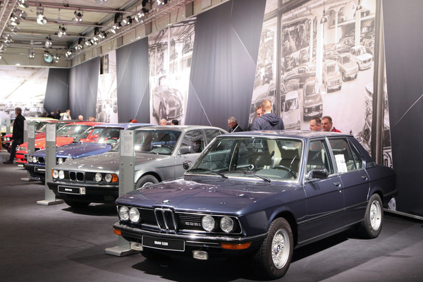 BMW Fünfer in der Club-Aufstellung - Techno Classica Essen 2018