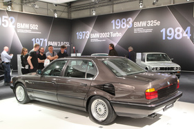 Bild BMW "Goldfisch" (1987) - am Heck sieht man sofort, dass dies kein normaler Siebner ist - im Bug sitzt nämlich ein V16-Motor (Techno Classica 2017)