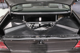 BMW "Goldfisch" (1987) - die Wasserkühler füllen den Kofferraum fast aus (Techno Classica 2017)