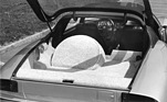 Image: BMW Hurrican (1976) - the interior is lined with light-colored carpets