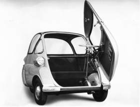 BMW Isetta (1954) - sie diente auch Professor Heinkel für seine "Kabine als Vorbild" - im BMW fanden zwei Personen und ein Kind auf der breiten Sitzbank Platz