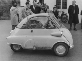 BMW Isetta (1956) - Motorseite, Blinker und höhere Scheinwerfer BMW Isetta (1956) - Motorseite, Blinker und höhere Scheinwerfer