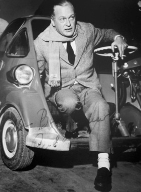 BMW Isetta (1957) - der deutsche Schauspieler Curd Jürgens mit der Isetta