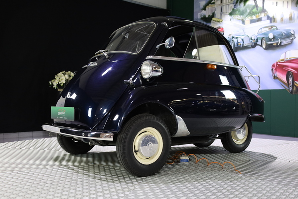 Bild: BMW Isetta (1962) - dabei bei der Advents-Auktion im Oldtimer Zentrum Ostschweiz 2024