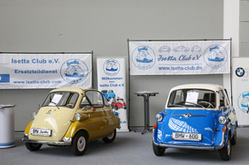 BMW Isetta 250 (1955) - zusammen mit der "grossen Isetta" BMW 600 - Klassikwelt Bodensee 2024 (1955)