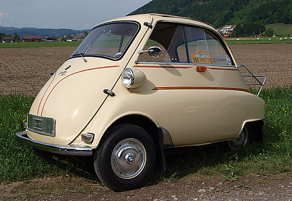 Bild: BMW Isetta 300 (1958) - wurde an der Auktion vom 26. November 2011 in der Oldtimer Galerie Toffen versteigert