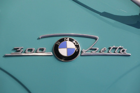 BMW Isetta 300 (1959) - Marken- und Typenbezeichnung - Microcars-Sonderschau Pantheon 2022/2023