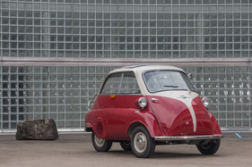 BMW Isetta 300 (1959) - die Zweifarben-Lackierung steht im hervorragend