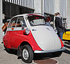 Bild: BMW Isetta 300 - Knutschkugel in schöner weiss-roter Farbkombination - Oldtimermesse St. Gallen 2014