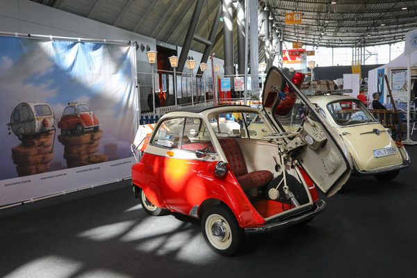 BMW Isetta und BMW 600 auf dem Clubstand - 24. Retro Classics Stuttgart 2025