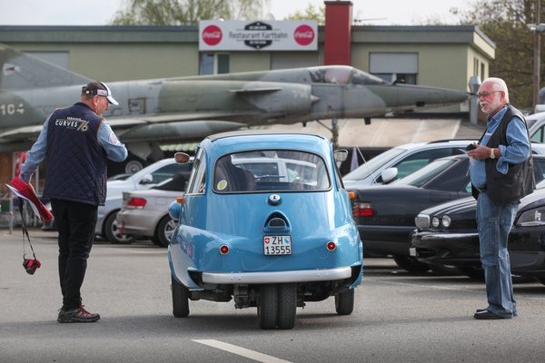 BMW Isetta wird freudlich empfangen - 12. Internationales Microcar Treffen Wohlen 2022