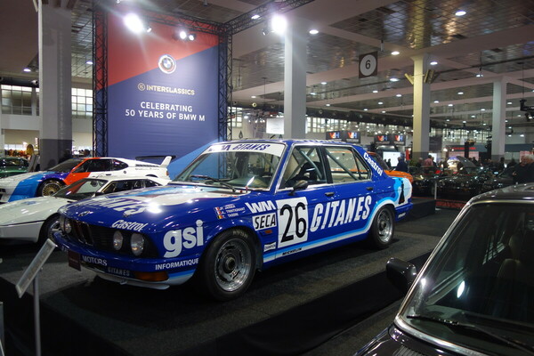 Bild BMW M 528i Gruppe A (1982) in charakteristischer Gitanes-Lackierung – Classic Car Show Brussels 2022
